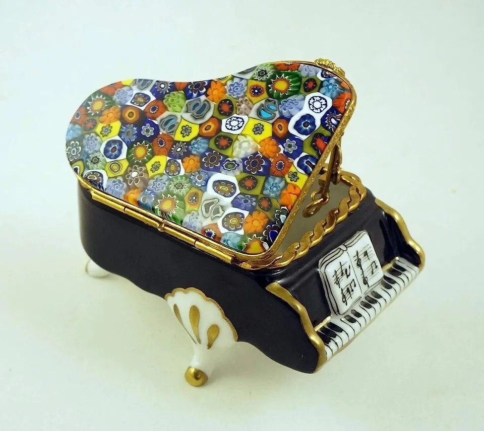 Grand piano box with a Murano millefiori glass lid